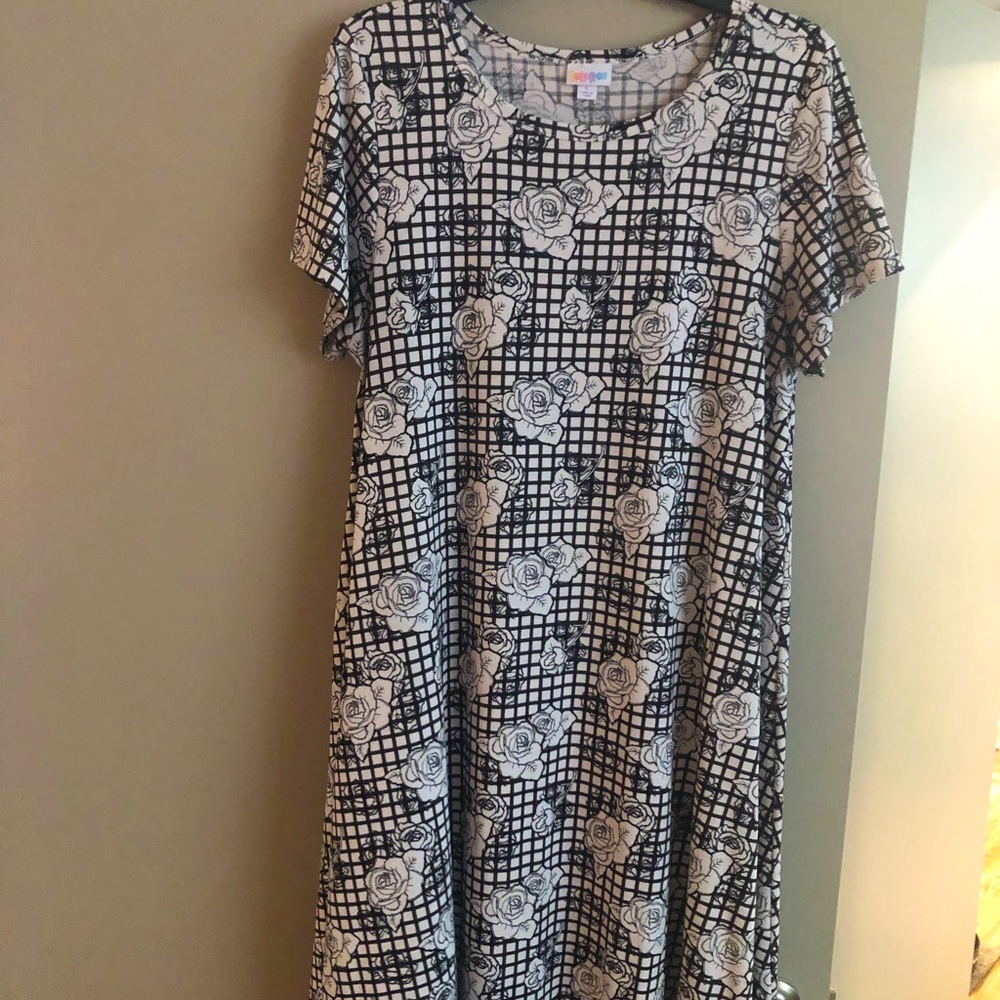 LuLaRoe Black and White Checkered Floral Carly